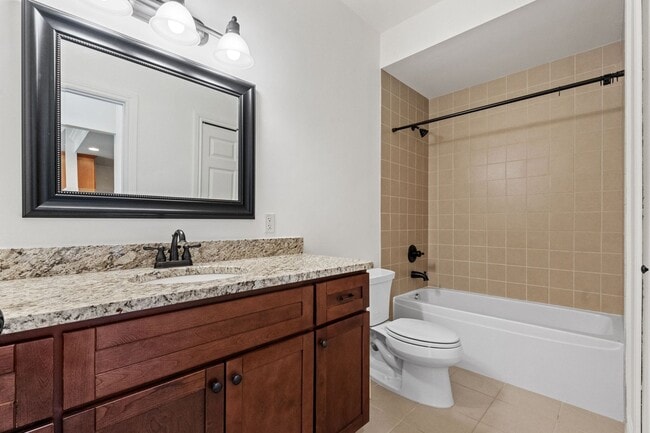 Building Photo - Exquisite Condo in Prime Plymouth Location