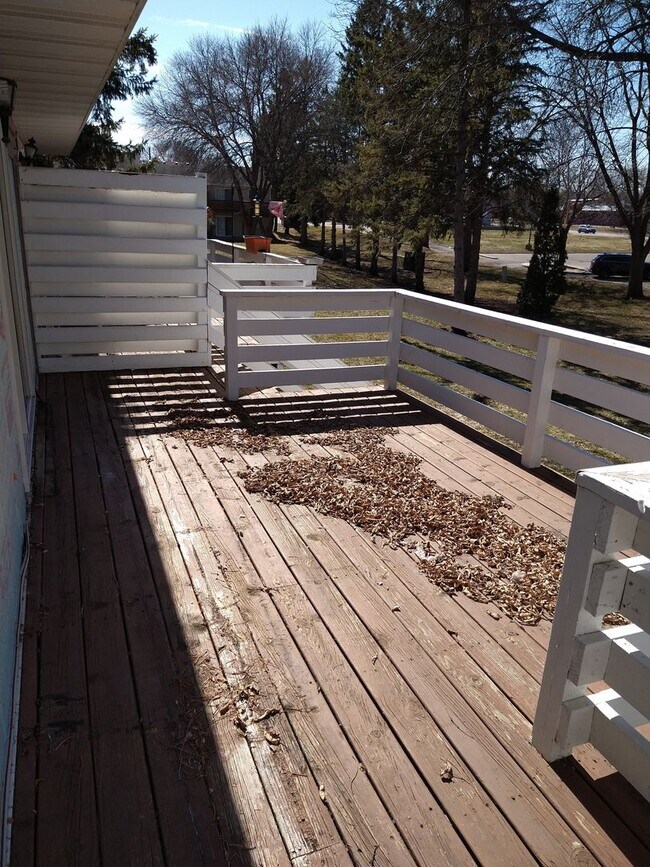 Building Photo - Cozy 3 Bed 1 & 3/4 Bath Townhome