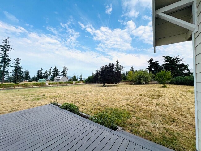 Building Photo - Beautiful 2 bedroom, + office/bonus room i...