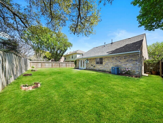 Building Photo - 21214 Park Willow Dr