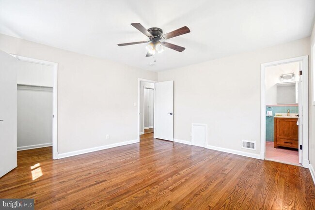 Building Photo - 1446 Roxanna Rd NW