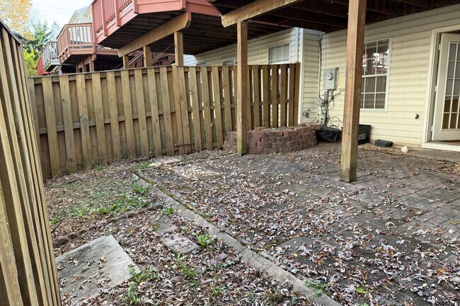 Building Photo - 14614 Stream Pond Dr