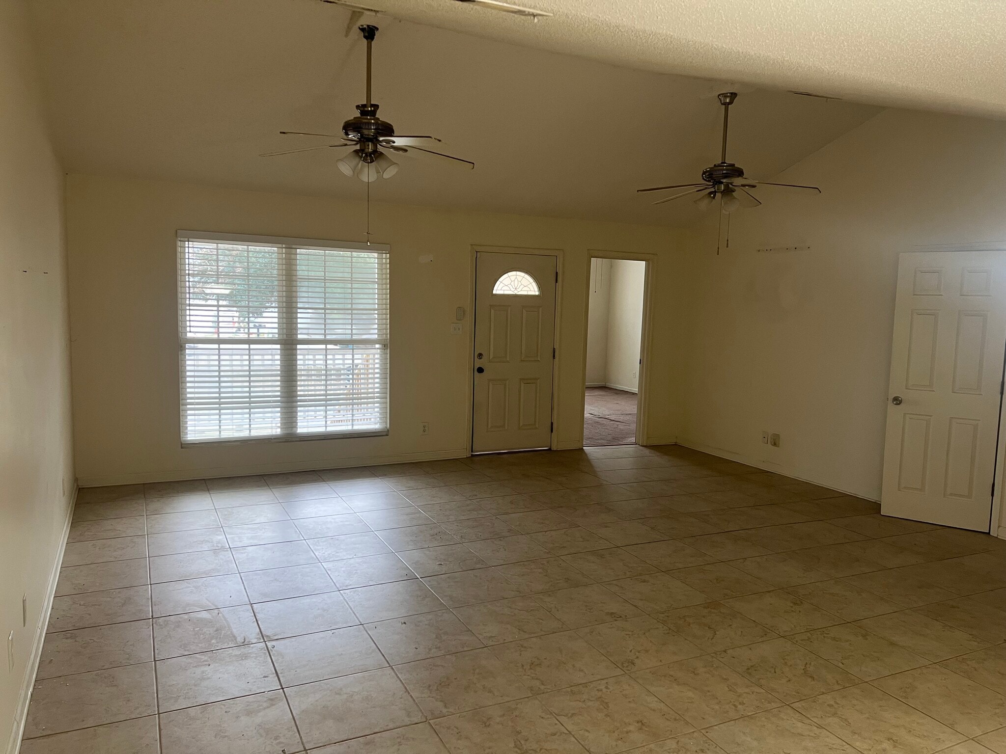 Building Photo - 5 Rivermist Ln