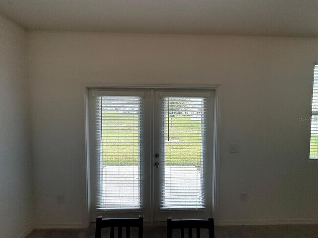 Building Photo - 118 Mandovi St