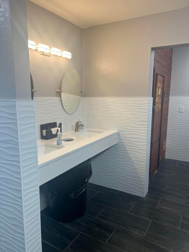 Building Photo - 4704 Pier Dr