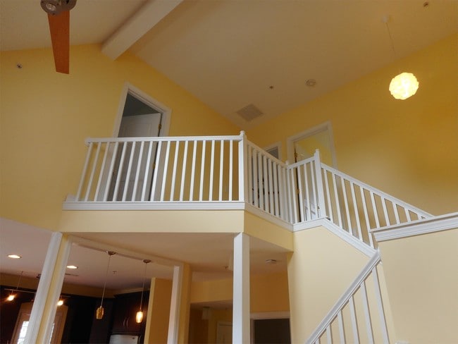 Building Photo - 204 Seneca Way