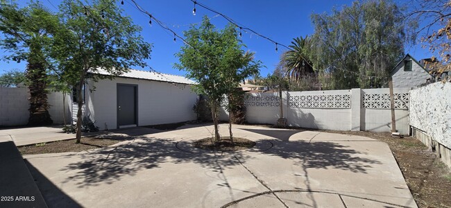 Building Photo - 154 N Hibbert