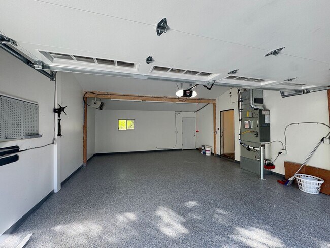 Building Photo - Must See Rambler!