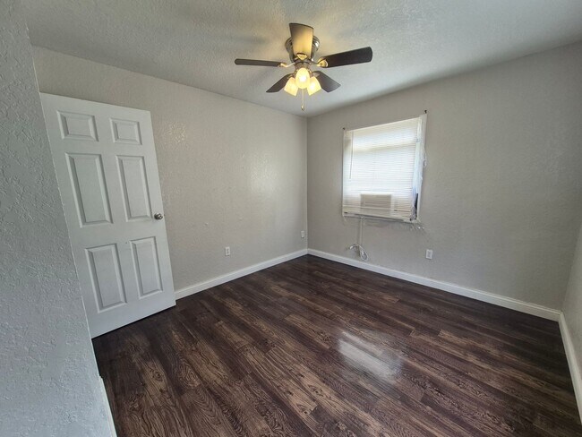 Building Photo - Cozy Ranch Home