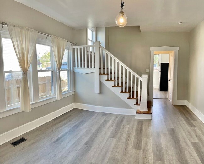 Building Photo - 918 Carpenter St