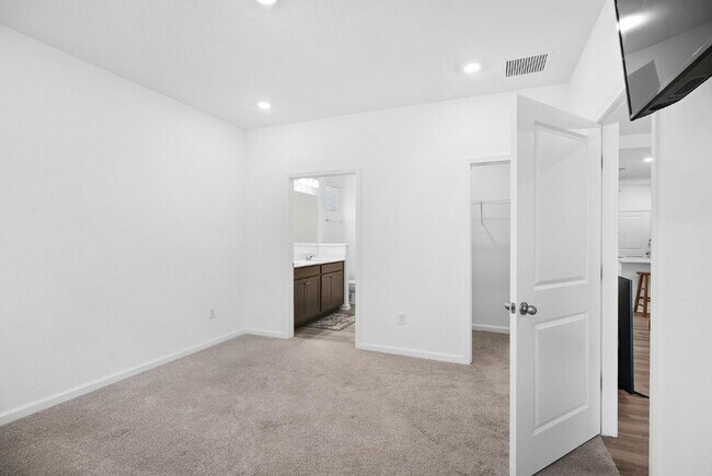 Building Photo - NEW TOWNHOME