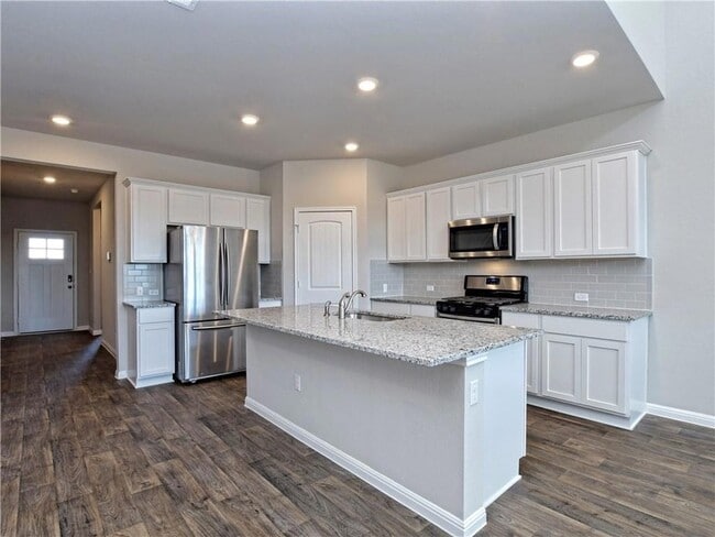 Building Photo - 401 Rainmaker Ln