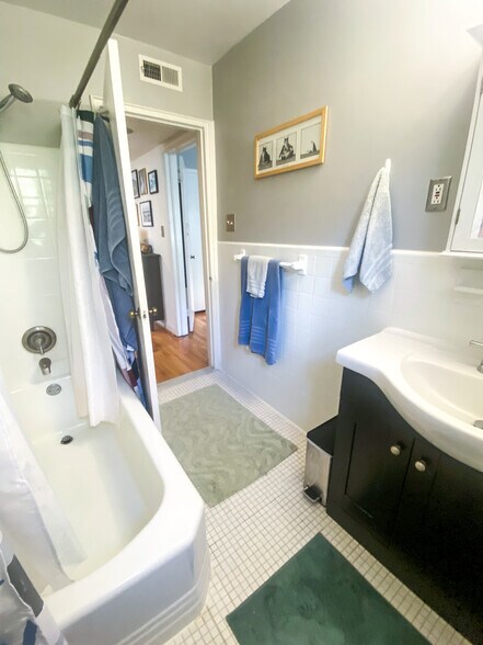 Building Photo - 2242 Washington Avenue