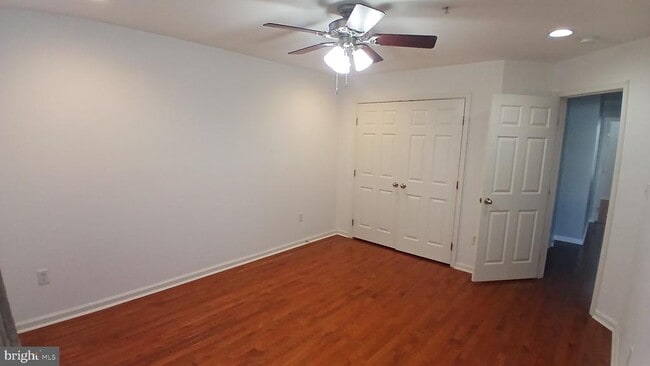 Building Photo - 2900 Lomond Pl