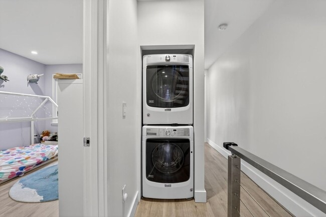 Building Photo - Gorgeous Renovated Furnished 3br in Mt Pleasant for Seasonal Lease