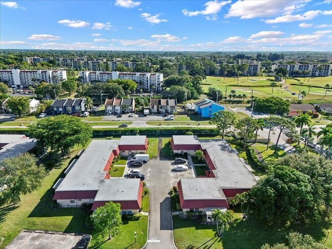 Building Photo - 102 Amherst Ln