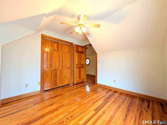 Building Photo - 434 Main St