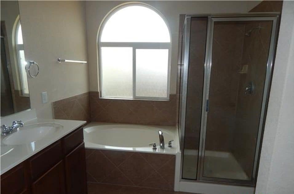 Master bath - 6023 Tanzanite Rim