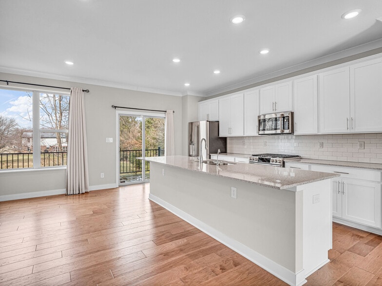 Building Photo - 8238 Bostic Dr