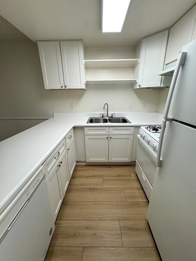 Building Photo - West Ventura Apartment