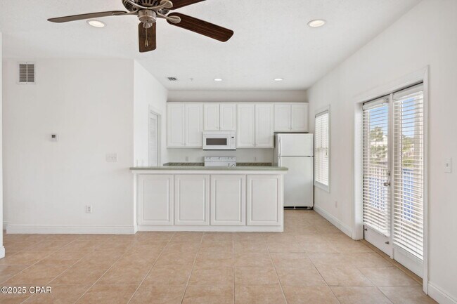 Building Photo - 214 Bonita Cir