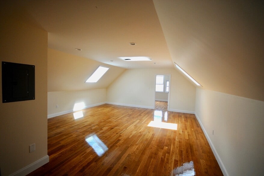 Building Photo - 15 Taylor St