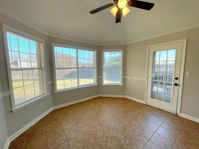 Building Photo - MOVE IN TODAY!