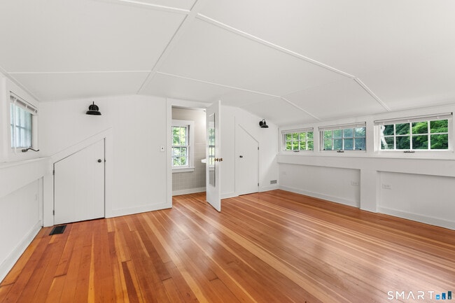 Building Photo - 527 Danbury Rd