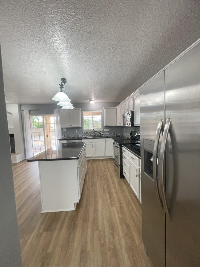 Building Photo - 5555 Mansfield Pl NW