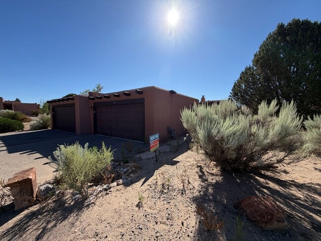 Building Photo - Beautiful Luxury 2 Bedroom Townhome Available in Corrales!
