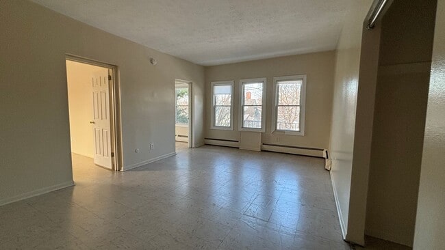 Building Photo - 5 Bedroom 1.5 Bath Spacious Apartment - Heat and Hot Water Included