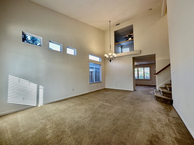 Building Photo - 689 Regency Park Cir