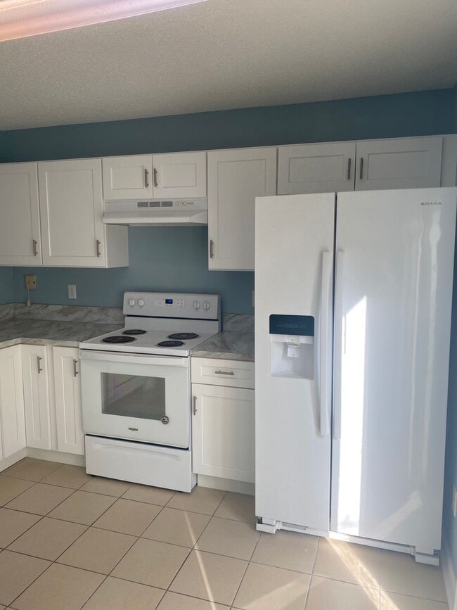 Building Photo - Lovely 2x1 in St. Augustine! Gorgeous Upgrade Kitchen!