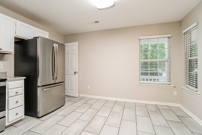 Building Photo - 8248 Fox Swamp Rd