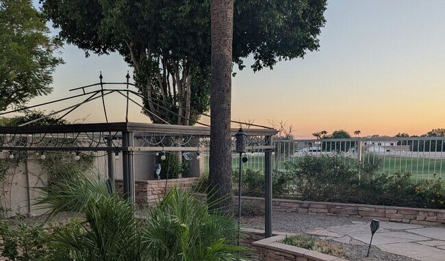 Building Photo - 4 Bedroom 2.5 Bath w/3 Car Garage in Superstition Springs****$1000 off first months rent if rente...