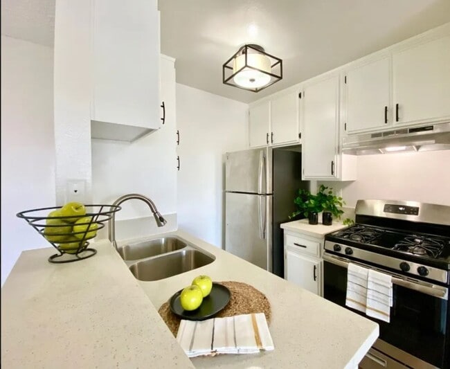 Building Photo - Victory Apartments