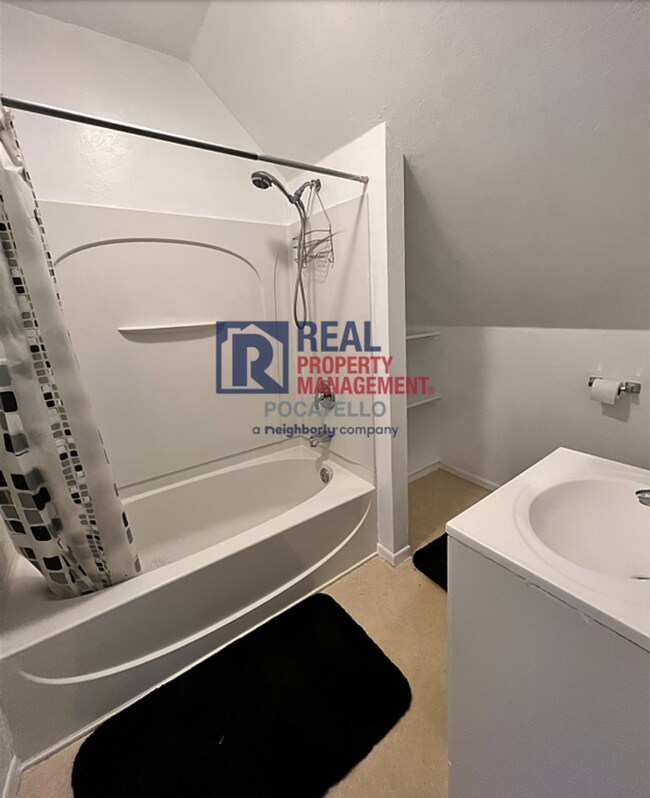 Building Photo - 708 N Arthur Ave