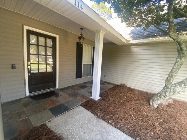 Building Photo - 114 Lazy Creek Dr