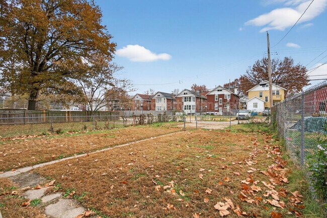 Building Photo - 6716 Crest Ave