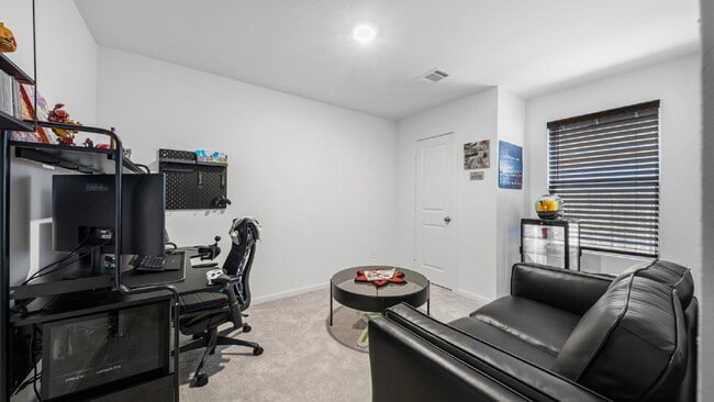 Building Photo - Move-in ready 4-bedroom, 2-bath home in Meadow Park!