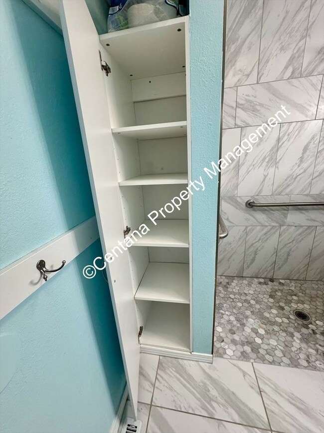 Building Photo - 3 Bed 1 Bath located on the flats