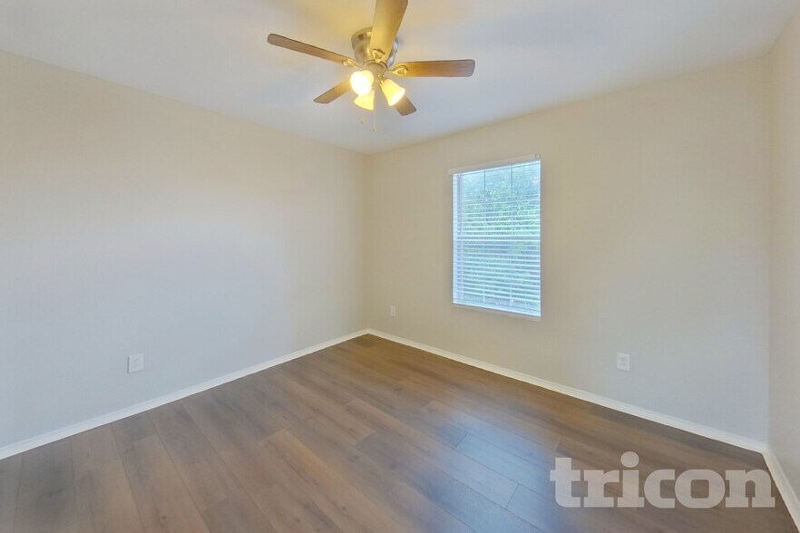 Building Photo - 1221 Dianthus Dr