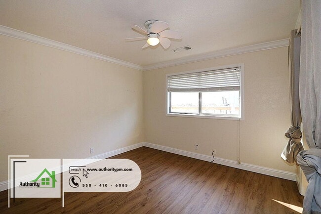 Building Photo - 256 Newport Dr