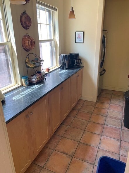 Building Photo - 215 Rawson Rd