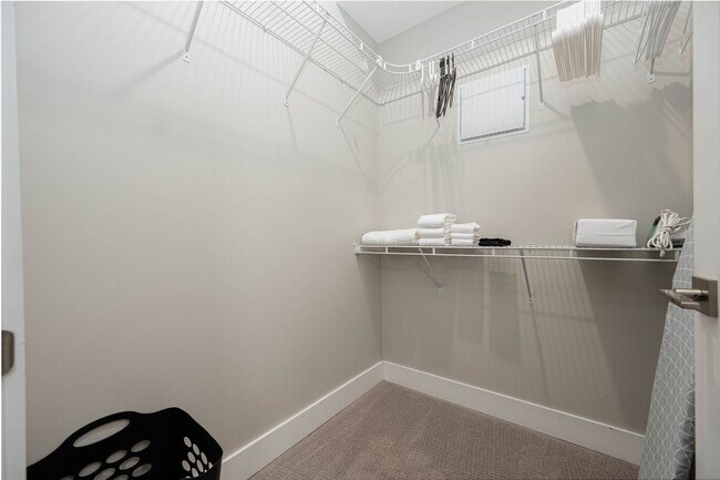 Building Photo - 1 Bedroom corner unit in the heart of Shor...