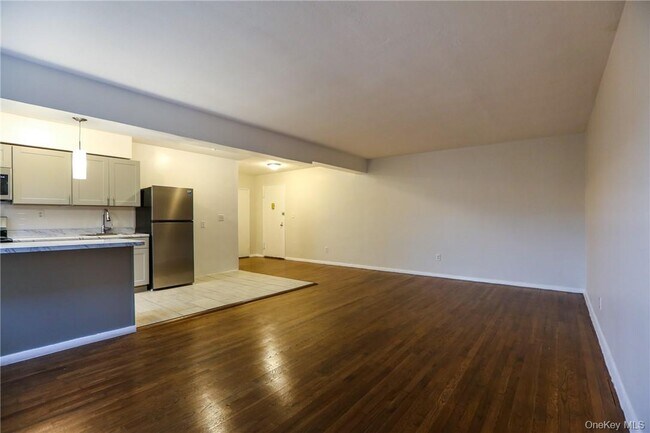 Building Photo - 730 Pelham Rd