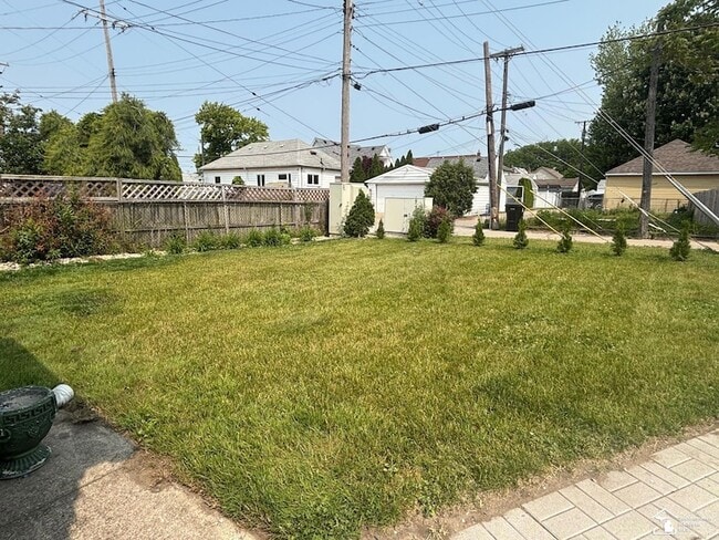 Building Photo - 240 Ford Ave