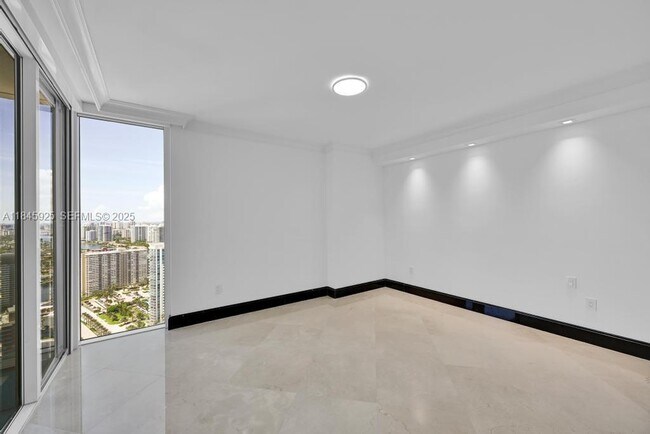 Building Photo - 1850 S Ocean Dr