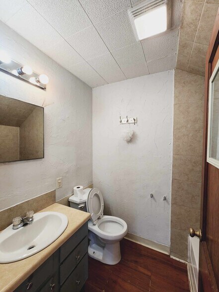 Building Photo - 265 Stevens St W