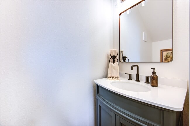 Building Photo - 11 E Obryant St